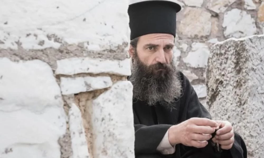 Στο Άγιο Όρος ο Άρης Σερβετάλης μετά το σάλο με την φυγή του από την παράσταση